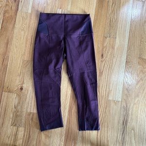 Lululemon women’s size 8 crops mesh burgundy